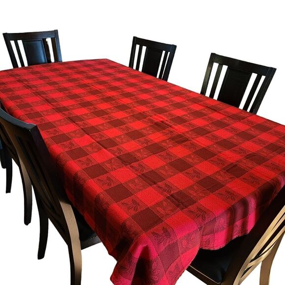 HOLIDAY Christmas Red Holly Rectangular Tablecloth - Picture 1 of 9